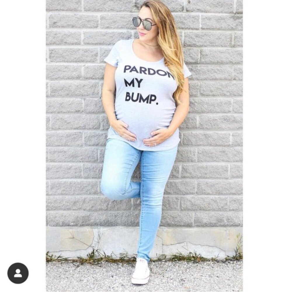 Motherhood Maternity | Grey Short Sleeve “Pardon My Bump” Shirt | Size Large